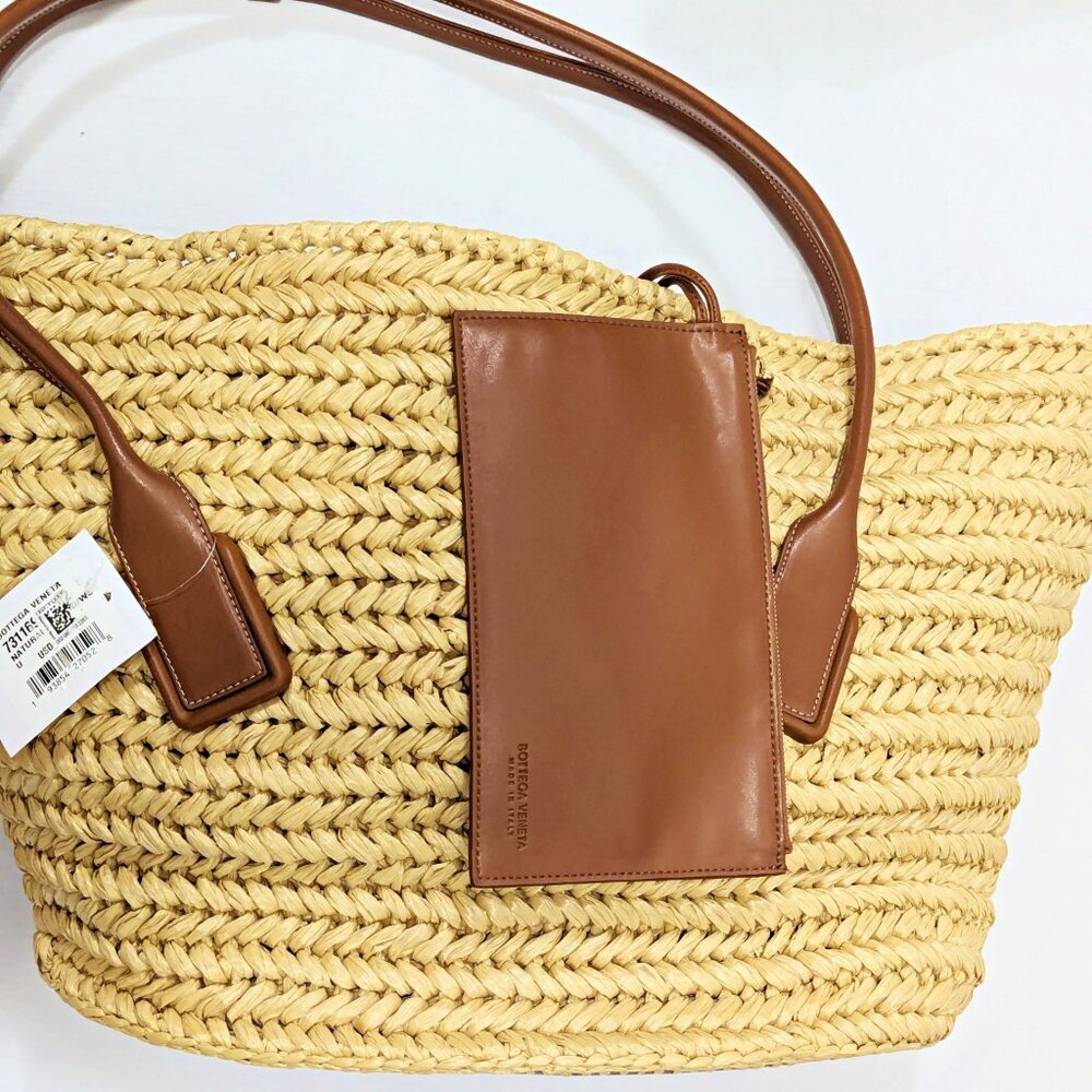 Bottega Veneta Arco Women's Raffia Tote Bag Leather Pouch in Brown (MSRP $3,000) - Picture 11 of 16